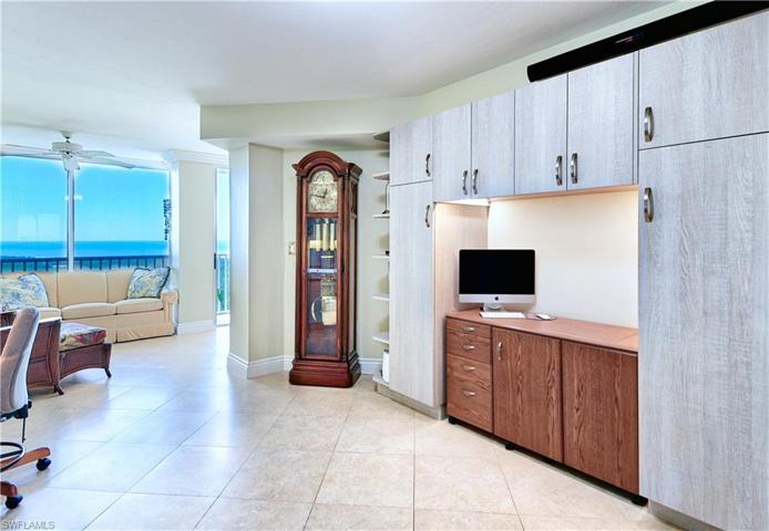 Bedroom/Office w/Murphy Bed & Built-in Cabinetry