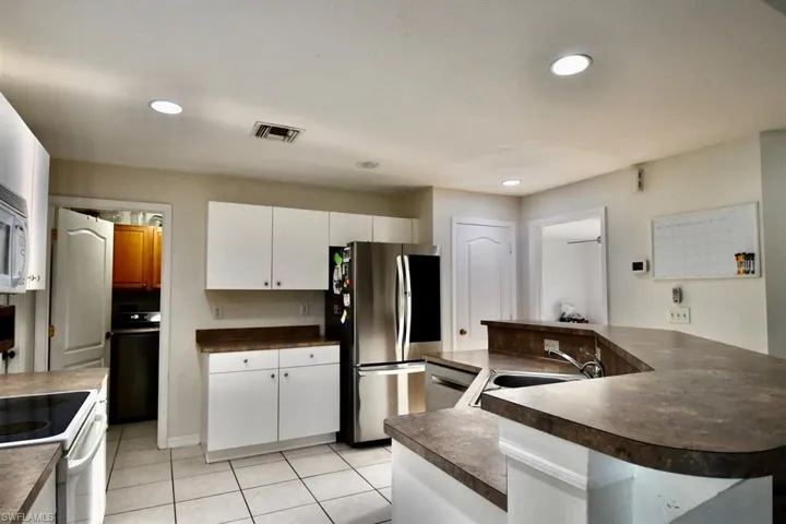 1921 NE 19th  PL, Cape Coral, FL 33909