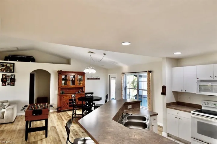 1921 NE 19th  PL, Cape Coral, FL 33909