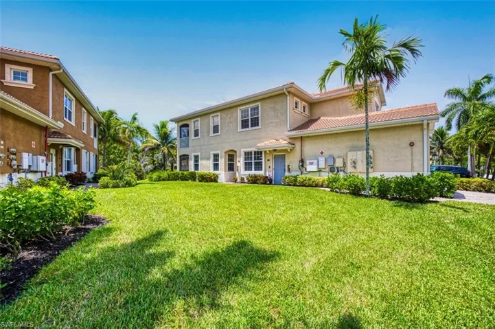 Large side yard