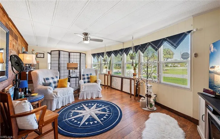 Sunroom / solarium with ceiling fan