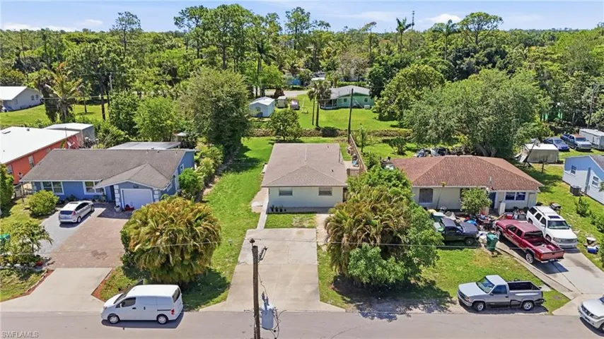5458 Sholtz St, Naples, Florida 34113