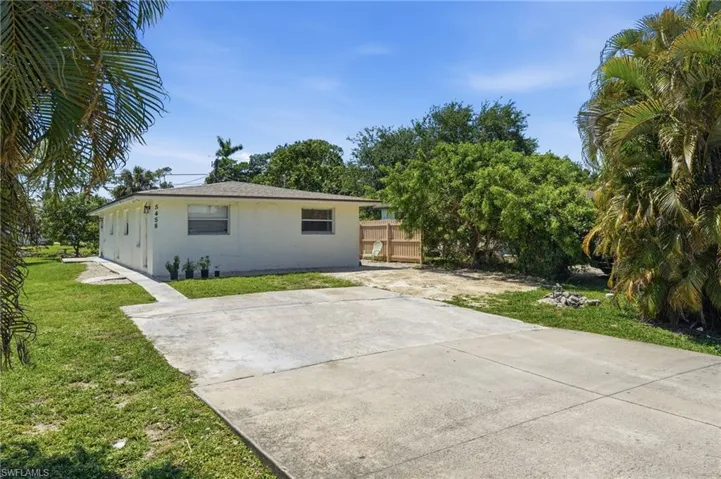 5458  Sholtz  ST, Naples, FL 34113