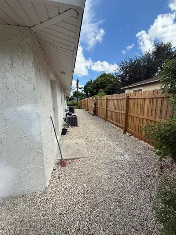 5458 Sholtz St, Naples, Florida 34113