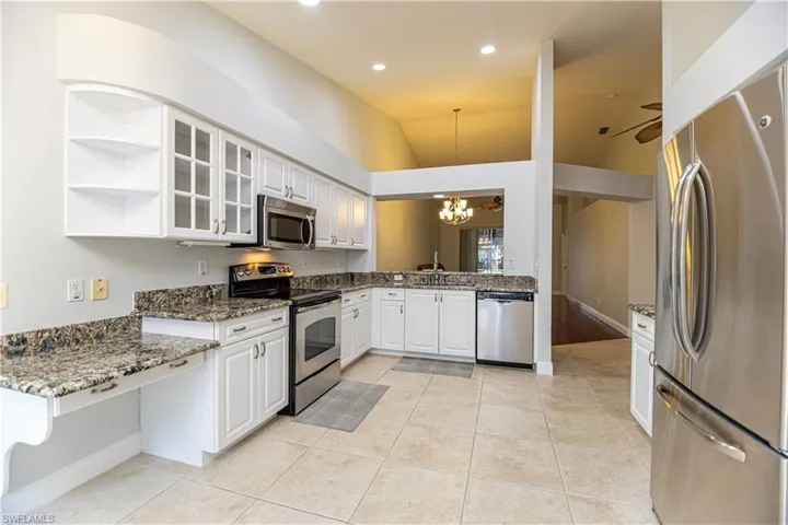 5636  Greenwood  CIR, Naples, FL 34112