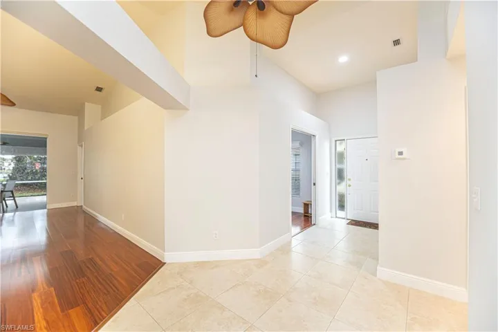 5636  Greenwood  CIR, Naples, FL 34112