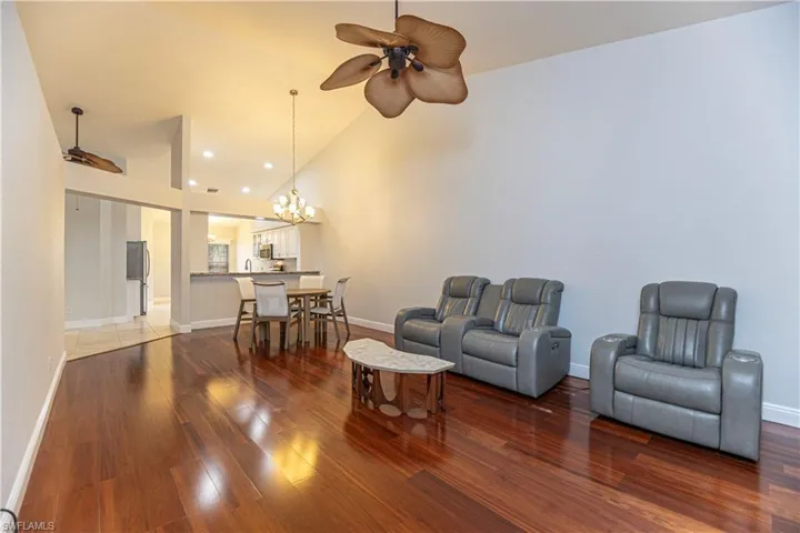 5636  Greenwood  CIR, Naples, FL 34112
