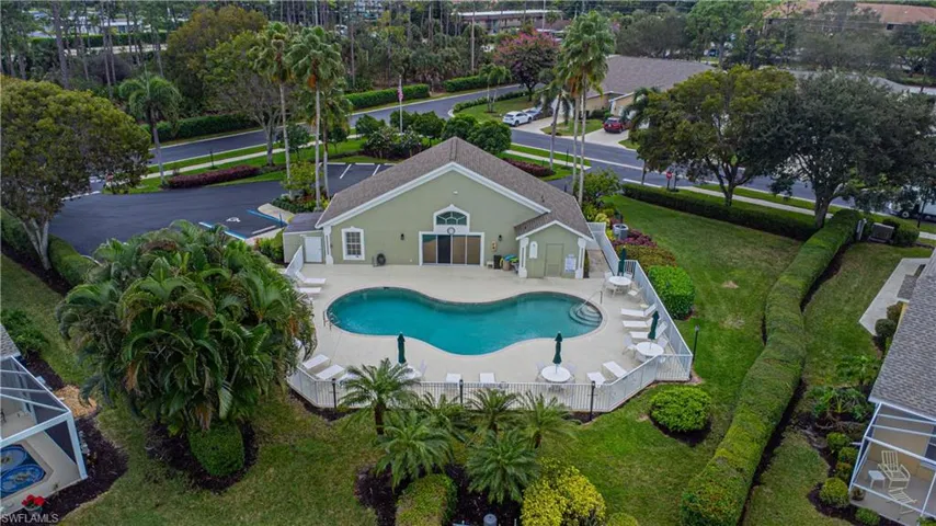 5636  Greenwood  CIR, Naples, FL 34112