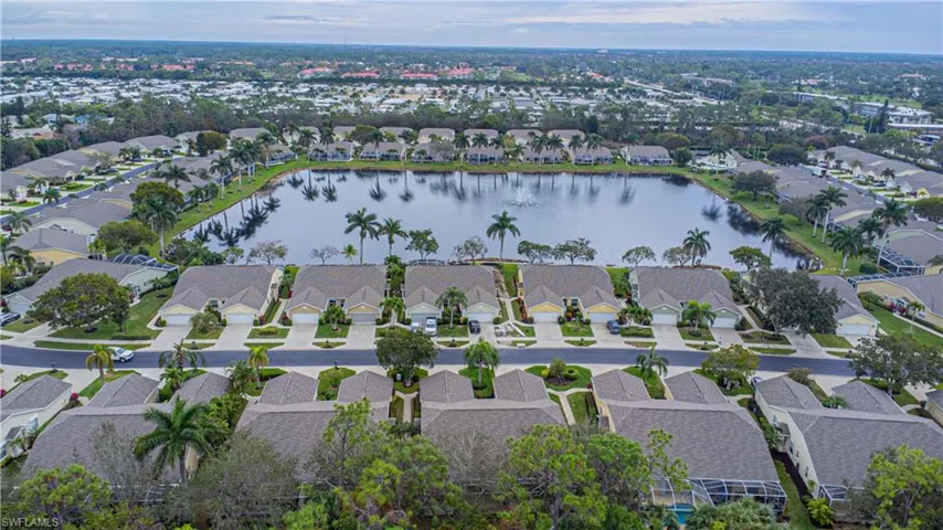 5636  Greenwood  CIR, Naples, FL 34112