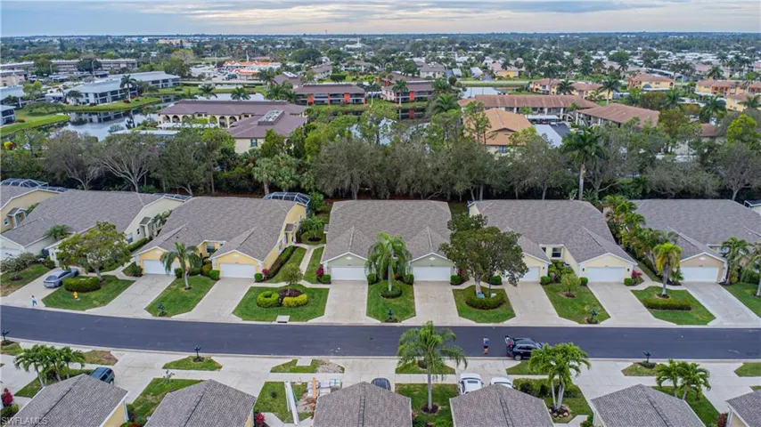 5636  Greenwood  CIR, Naples, FL 34112