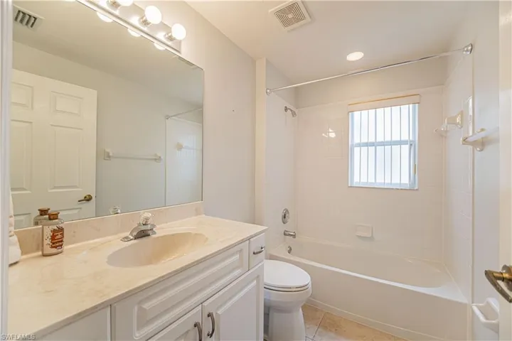 5636  Greenwood  CIR, Naples, FL 34112