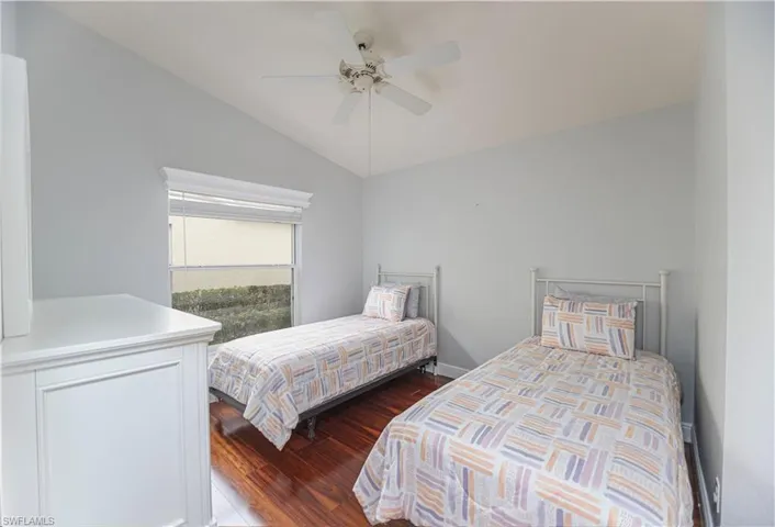 5636  Greenwood  CIR, Naples, FL 34112