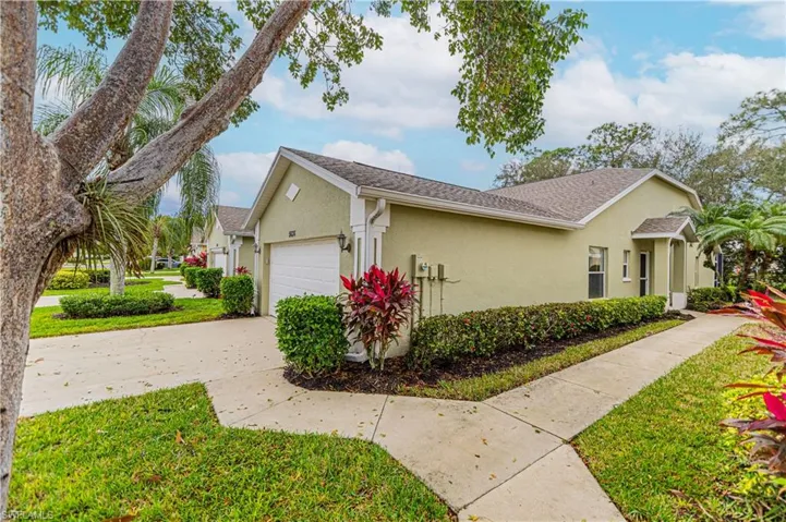 5636  Greenwood  CIR, Naples, FL 34112