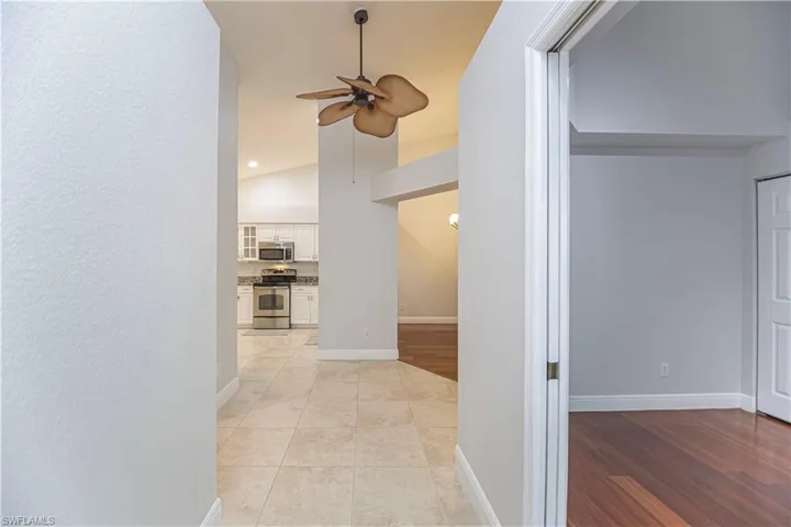 5636  Greenwood  CIR, Naples, FL 34112