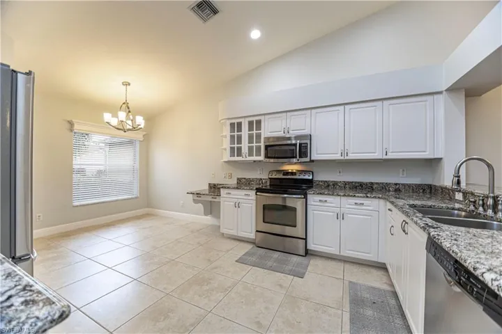 5636  Greenwood  CIR, Naples, FL 34112