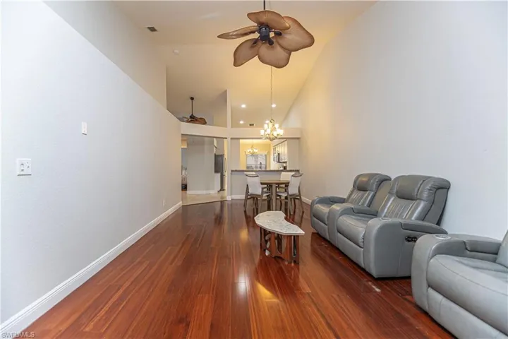 5636  Greenwood  CIR, Naples, FL 34112