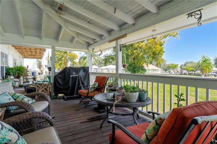 300  1st  ST, Moore Haven, FL 33471