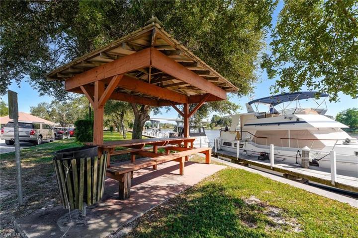 300  1st  ST, Moore Haven, FL 33471