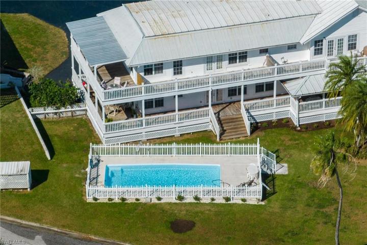 300  1st  ST, Moore Haven, FL 33471
