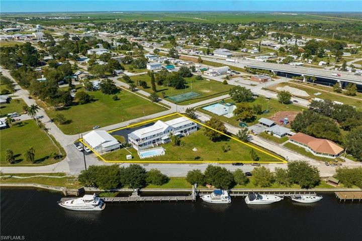300  1st  ST, Moore Haven, FL 33471