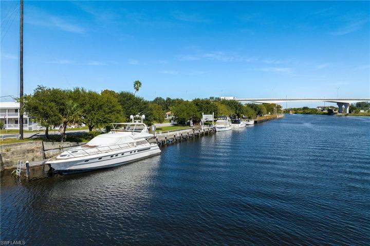 300  1st  ST, Moore Haven, FL 33471