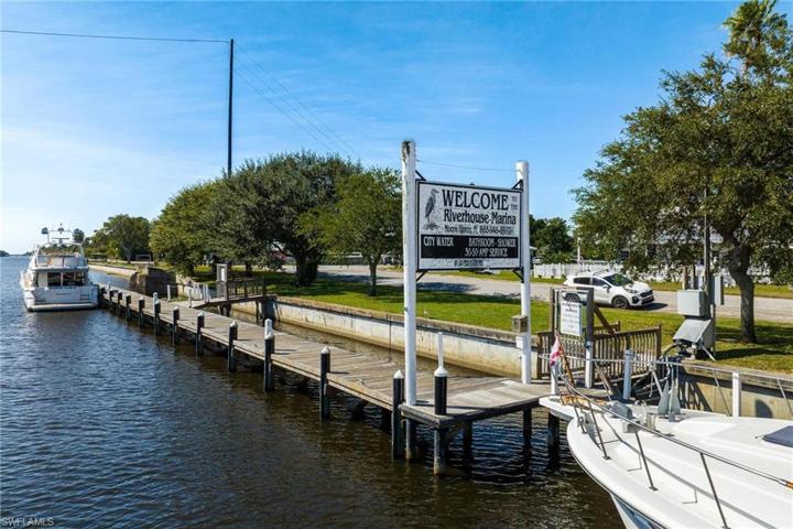 300  1st  ST, Moore Haven, FL 33471