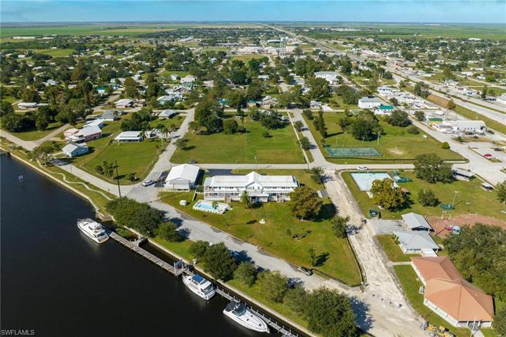 300  1st  ST, Moore Haven, FL 33471