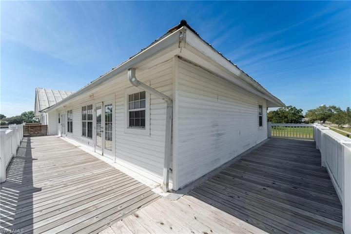 300  1st  ST, Moore Haven, FL 33471