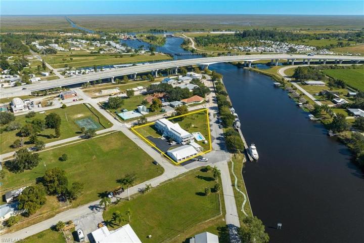 300  1st  ST, Moore Haven, FL 33471