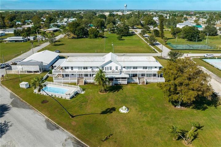 300  1st  ST, Moore Haven, FL 33471