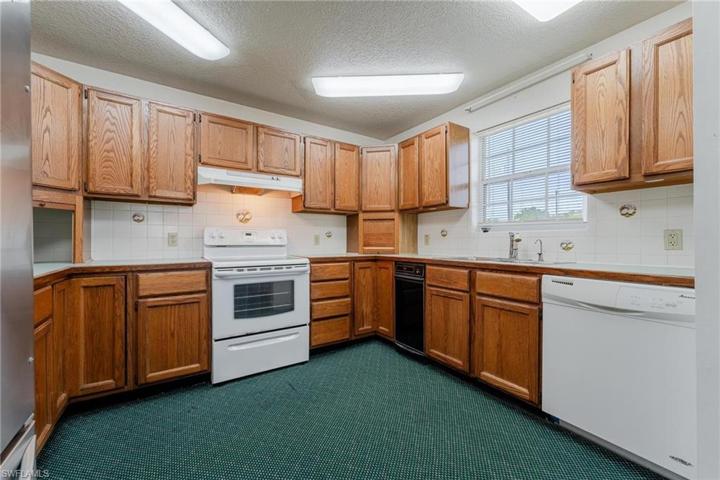 300  1st  ST, Moore Haven, FL 33471