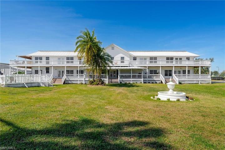 300  1st  ST, Moore Haven, FL 33471
