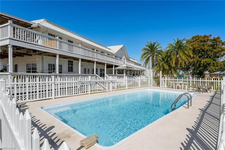 300  1st  ST, Moore Haven, FL 33471