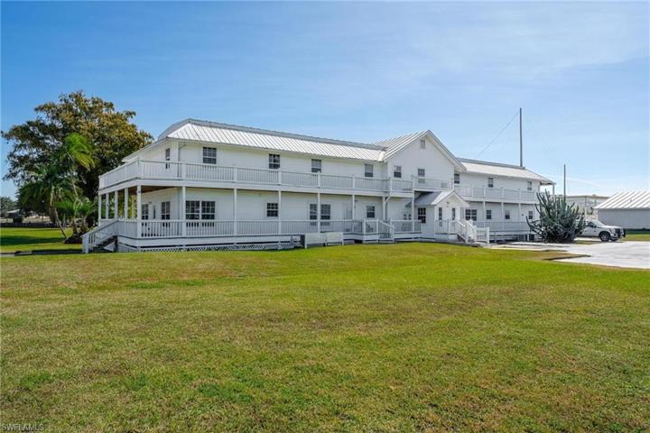 300  1st  ST, Moore Haven, FL 33471