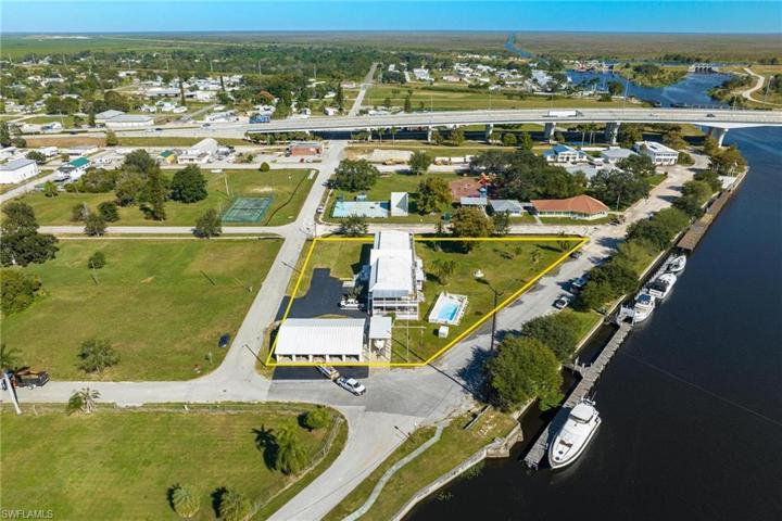 300  1st  ST, Moore Haven, FL 33471