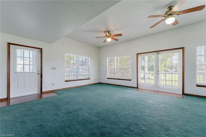 300  1st  ST, Moore Haven, FL 33471