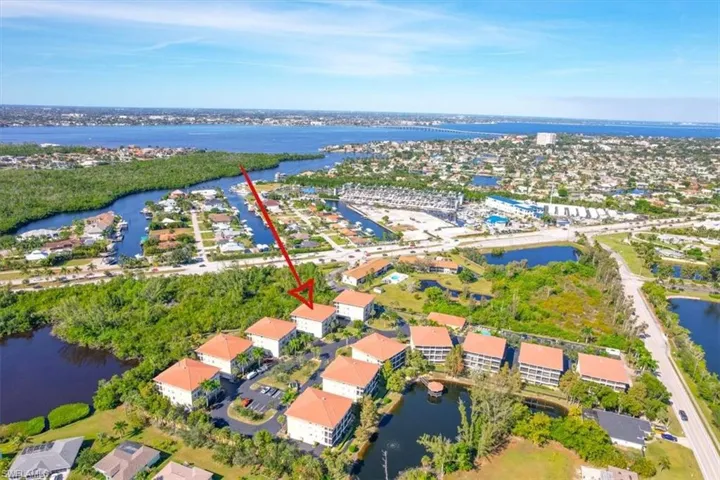 10060  Lake Cove  DR, Fort Myers, FL 33908