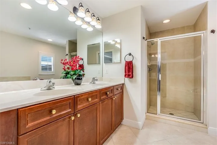 Dual sinks, walk-in shower