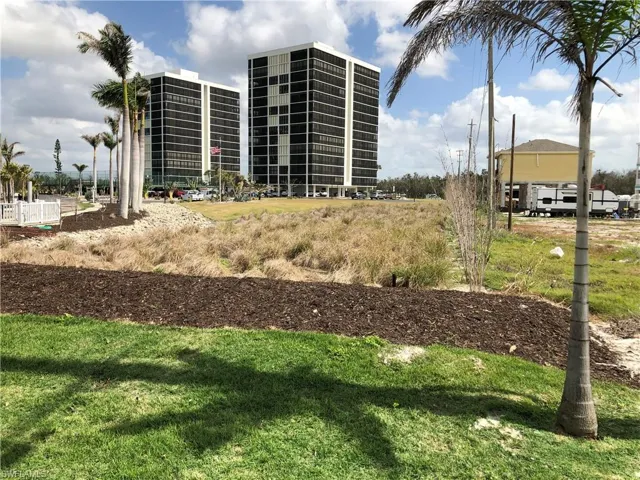 Hickory Blvd Front Easement on South Side