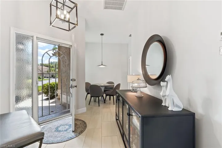 foyer front door to dine in kitchen