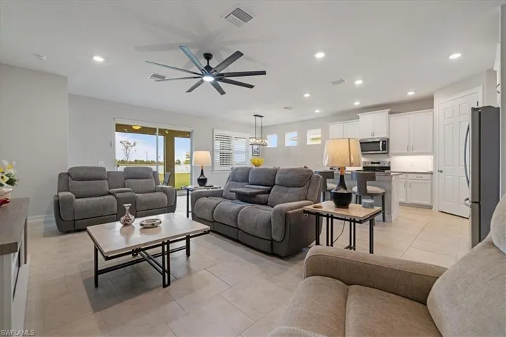 907  Stonewater Lake  TER, Cape Coral, FL 33993