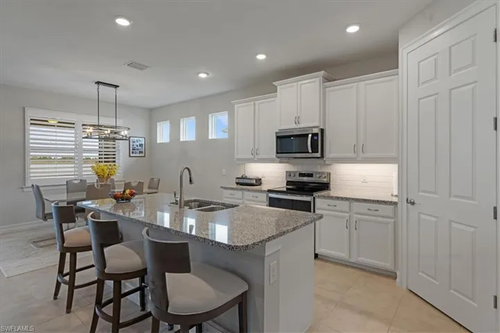 907  Stonewater Lake  TER, Cape Coral, FL 33993