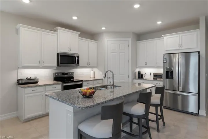 907  Stonewater Lake  TER, Cape Coral, FL 33993