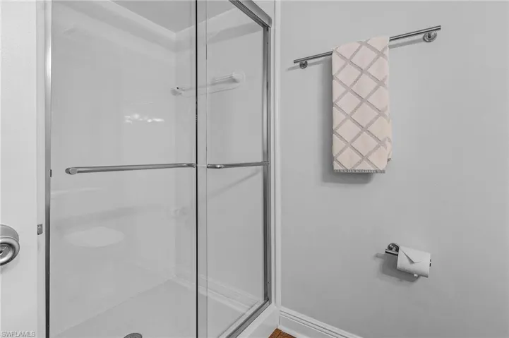 5725  Gage  LN, Naples, FL 34113