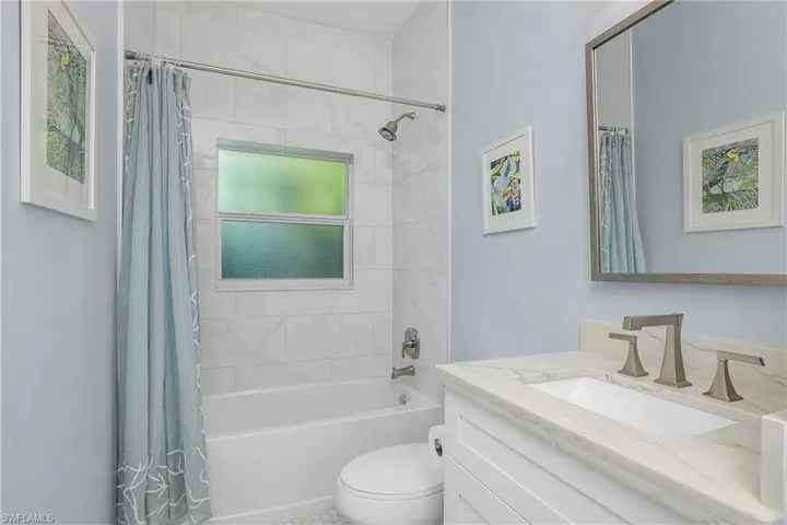 Full guest bathroom with shower / tub combo