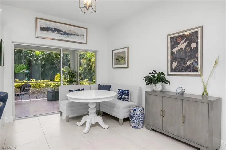 Light and bright dining room nook