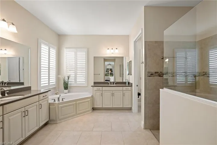 21551 Oaks Of Estero Cir S, Estero, Florida 33928