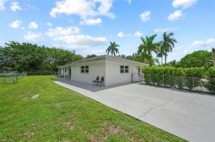 101-105 Saint Andrews Blvd, Naples, Florida 34113
