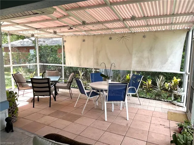 Sunroom / solarium with outdoor dining space