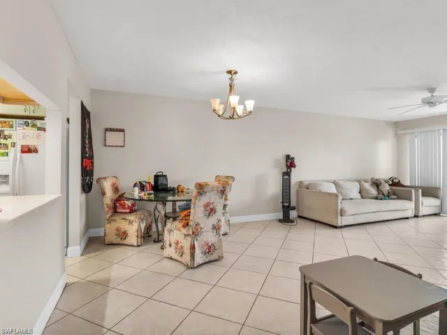 700  Valley Stream  DR, Naples, FL 34113